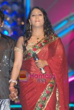 Geeta Kapur at the grand finale of Dance India Dance in Andheri Sports Complex on 23rd April 2010 (120).JPG